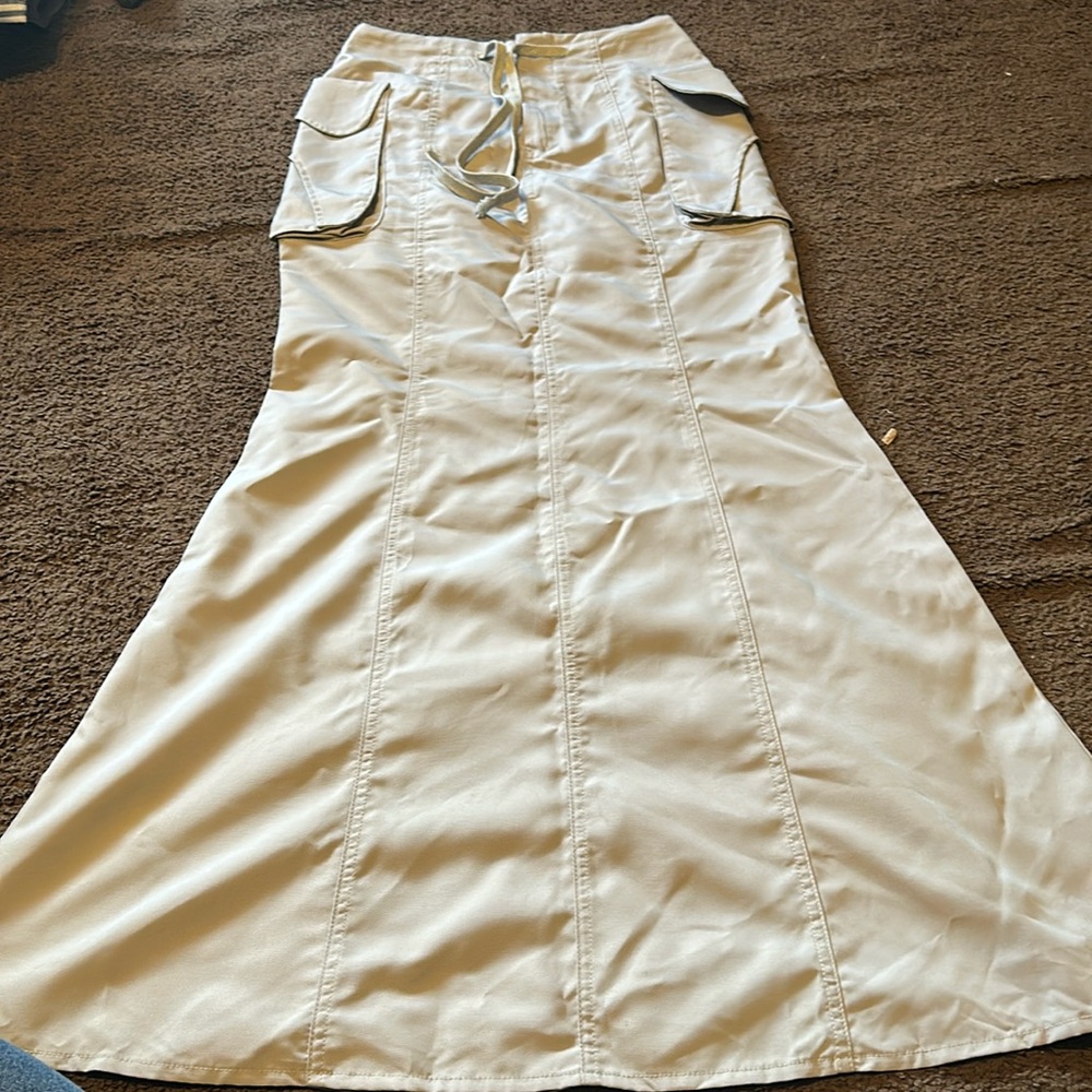 Maxi skirt pockets